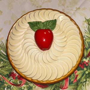 Vintage Apple Pie Plate with Unique Slice Design | Cottagecore Bakeware
